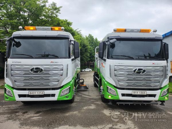 [크기변환]보도자료1-2 어라운드 뷰가 설치된 시흥시 대형 청소차량.jpg