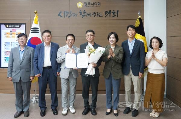 [크기변환]보도자료 게재【광주시의회, 7월 칭찬공무원 선정】 (2).jpg