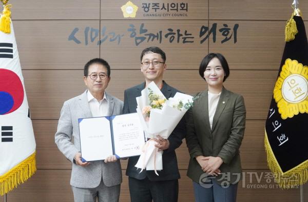 [크기변환]보도자료 게재【광주시의회, 7월 칭찬공무원 선정】 (1).jpg