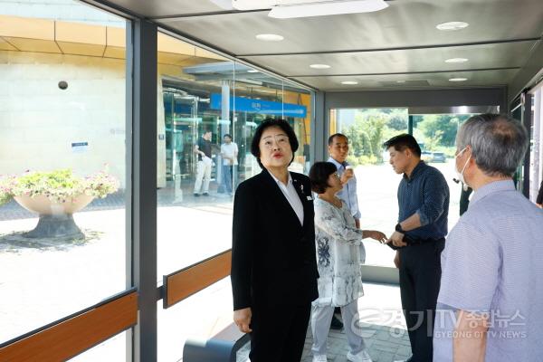 [크기변환]1. 이천시 경강선 이천역 스마트 쉘터 운영 개시 여름철 무더위 해소1.jpg