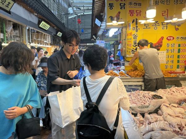 [크기변환]250729_[사진자료] 전통시장 이용의 날 행사 모습 (2).jpg