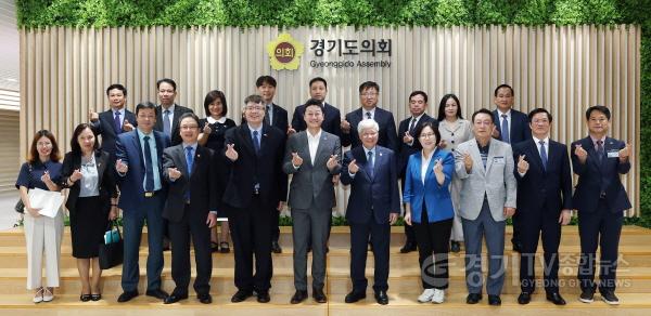 [크기변환]250730 김진경 의장, 베트남 조국전선중앙위원회 대표단 만나...상호 협력모델로 발전시킬 것1.jpg