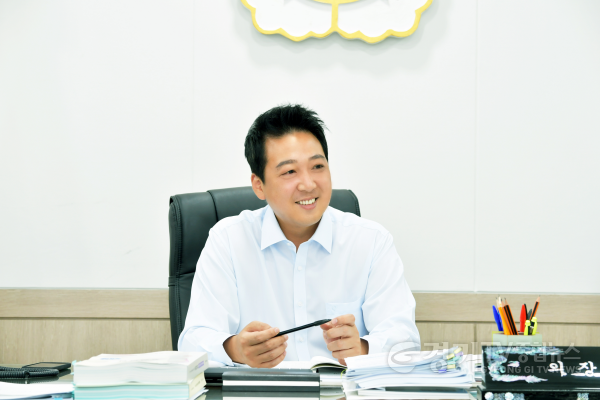 [크기변환]양평군의회 의장 집무실.png