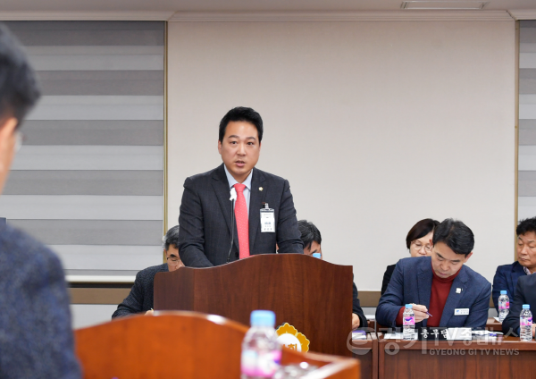 [크기변환]군정질문하는 황선호 의장.png