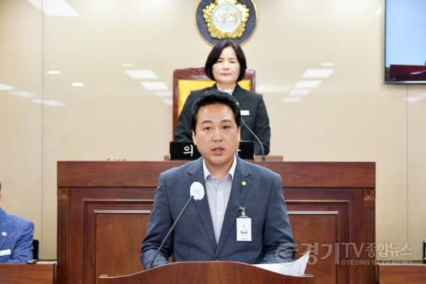 [크기변환]대표발의 조례안을 설명하는 황선호 의장.png