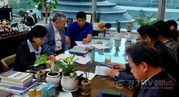 [크기변환]250804 정윤경 부의장, 장애인정보화협회 간담회에서 장애인 공공기관 모니터링 사업 확대 논의 (1).jpg