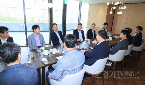 [크기변환]1 평택시 삼성전자 평택캠퍼스 임원진과 간담회 개최.jpg