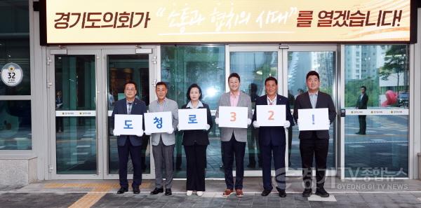 [크기변환]이용호 총괄수석부대표, 도의회 도로명주소 부여 제막식 참석2.JPG