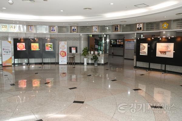 [크기변환]2.전시회 로비 풍경.jpg