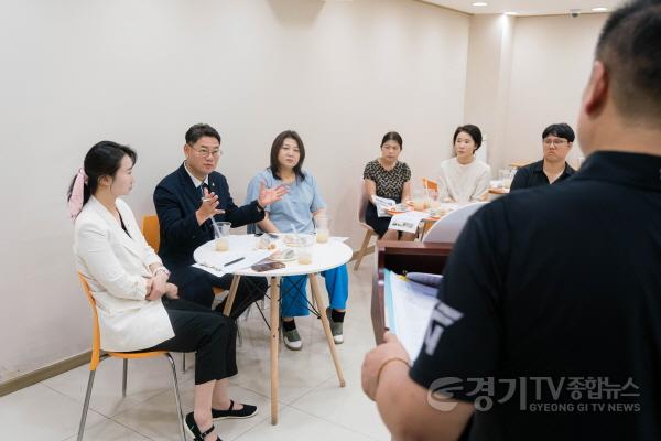 [크기변환]용인특례시의회 의원연구단체 상상플러스  수도권 핫플 시장 벤치마킹(4).jpg