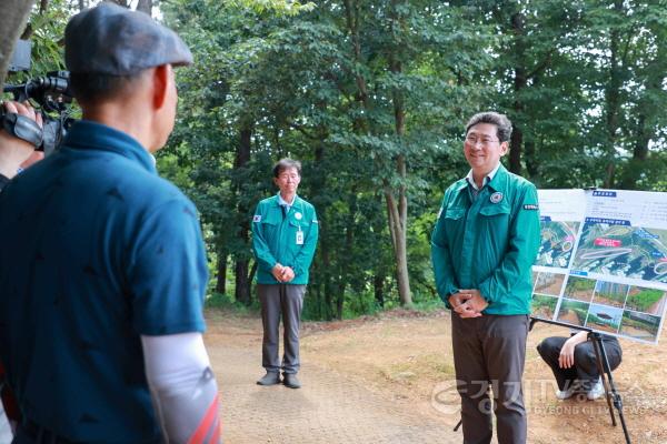 [크기변환]4-2. 이상일 용인특례시장은 7일 정비가 완료된 남사읍 한숲산내음근린공원 현장점검을 실시했다.JPG