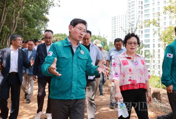 [크기변환]4-3. 이상일 용인특례시장은 7일 정비가 완료된 남사읍 한숲산내음근린공원 현장점검을 실시했다.JPG