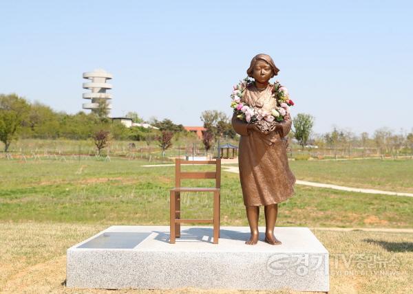 [크기변환]1-6. 2022년 매향리 평화생태공원에 건립된 평화의 소녀상.jpg