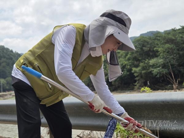 [크기변환]경기 북부 폭우 피해지역 복구 사회공헌활동-활동사진3.jpg
