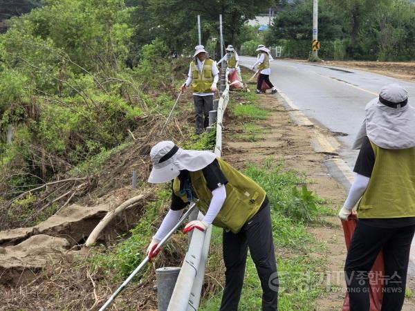 [회전][크기변환]경기 북부 폭우 피해지역 복구 사회공헌활동-활동사진4.jpg