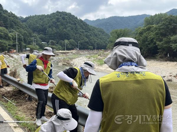 [크기변환]경기 북부 폭우 피해지역 복구 사회공헌활동-활동사진1.jpg