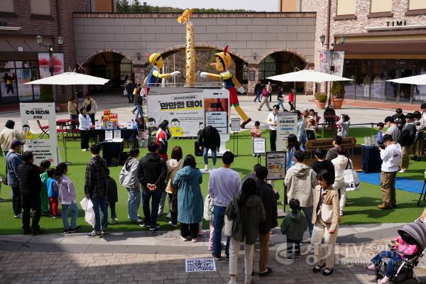 [크기변환][사진자료] 2024 만만한 테이블 오프라인 행사 진행_기흥롯데아울렛 .jpg