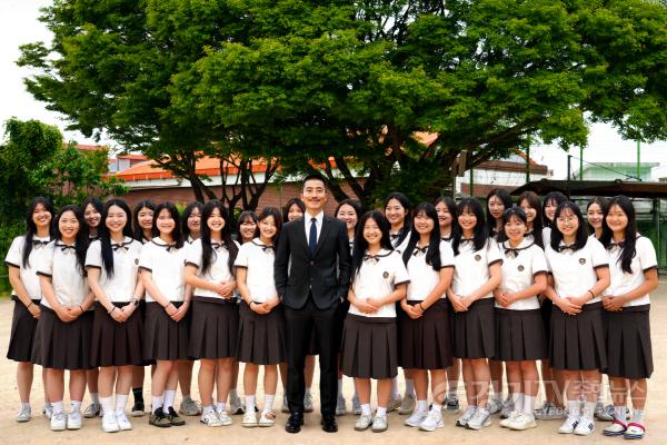 [크기변환]1-1) 수원박물관, 광복 80주년·김세환 서거 80주기 특별기획전 ‘다시 만난 민족대표 김세환’ 개최(매향여자정보고등학교학생들, AI김세환).jpg