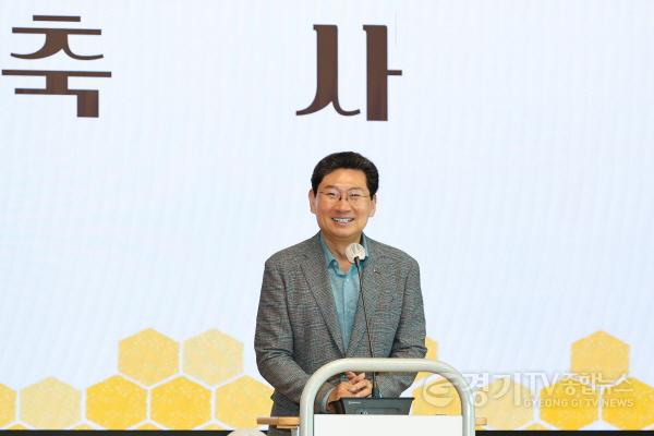 [크기변환]6-1. 용인특례시는 11일 농업기술센터 대강당에서 용인특례시 양봉연구회 창립 30주년 기념행사를 열었다 (1).jpg