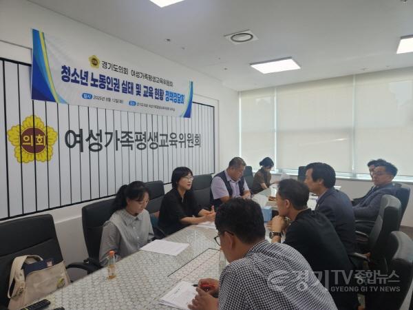 [크기변환]250812 문형근 의원, 경기도 청소년 노동인권 실태 및 교육현황 정책정담회 개최 (2).jpg