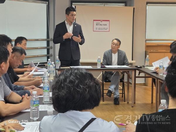 [크기변환]250813 이재영 의원, 하반기 통큰세일 준비 박차...전통시장 상인회·경기도시장상권진흥원과 머리 맞대 (1).jpg