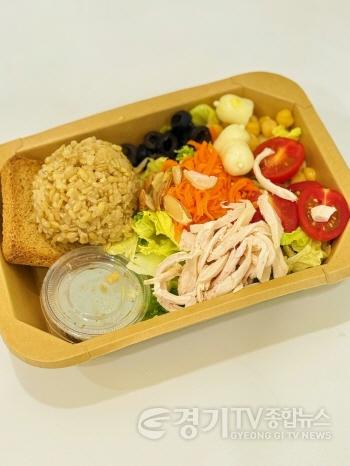 [크기변환]3-1)‘수원새빛돌봄(누구나) 식사지원 서비스 특화사업’ 참여자 체중·혈압·혈당 등 전반적으로 개선.jpg