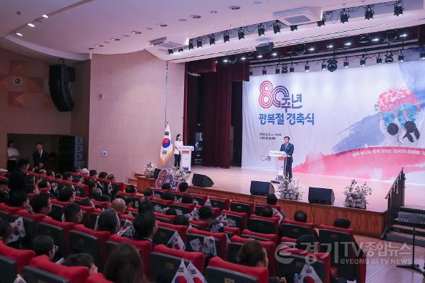 [크기변환]8월 15일 시흥시청 늠내홀에서 열린 80주년 광복절 경축식 현장 (2).jpg