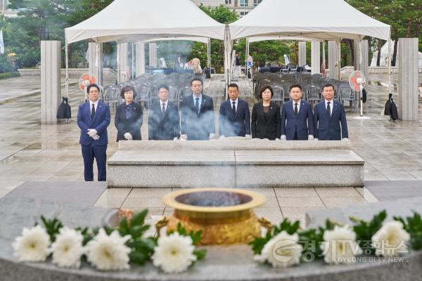 [크기변환]국민의힘, 광복 80주년 기념 현충탑 참배1 (1).jpg