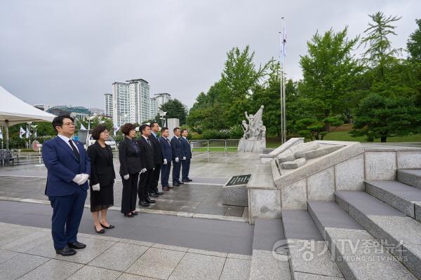 [크기변환]국민의힘. 광복 80주년 기념 현충탑 참배2.jpg