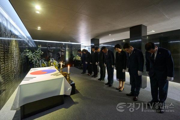 [크기변환]국민의힘. 광복 80주년 기념 현충탑 참배3.jpg