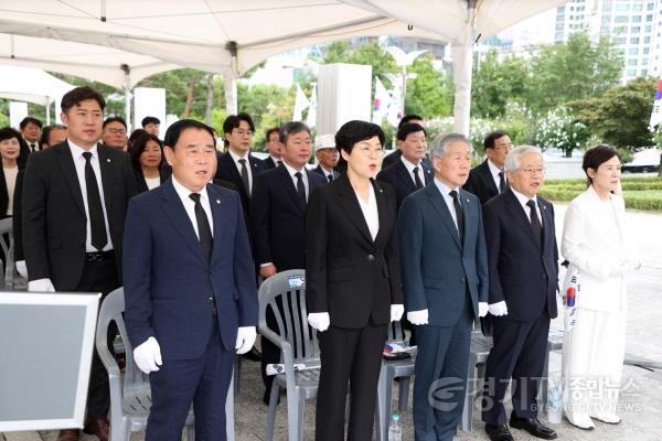 [크기변환]1.제80주년 광복절 기념 현충탑 참배.jpg