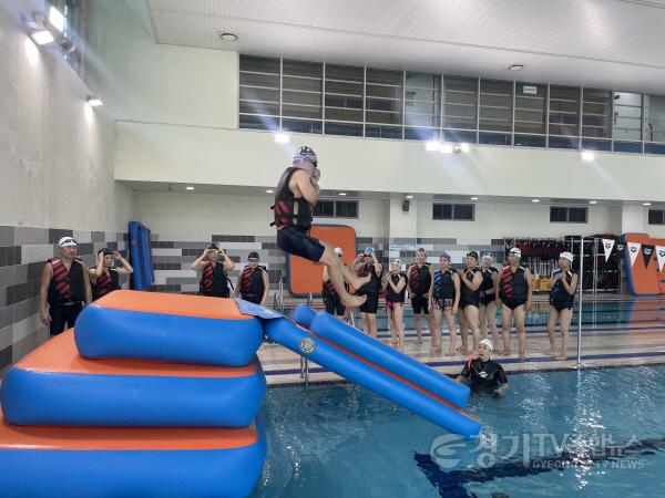 [크기변환]1-1. 용인특례시는 7월 21일부터 8월 14일까지 ‘시민 생존수영교육’을 운영했다..jpg