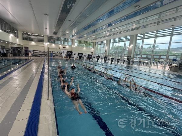 [크기변환]1-2. 용인특례시는 7월 21일부터 8월 14일까지 ‘시민 생존수영교육’을 운영했다..jpg