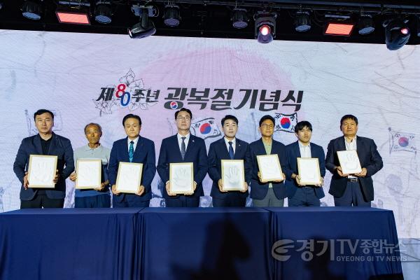 [크기변환]2.광복절기념식 주요내빈 핸드프린팅.jpg