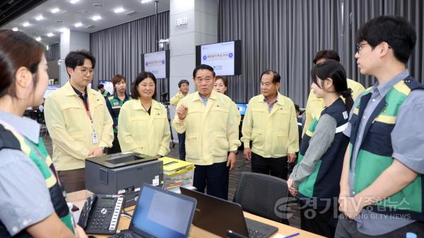 [크기변환]2.수원특례시의회 의장단, 을지연습장 방문해 근무자 격려.jpg