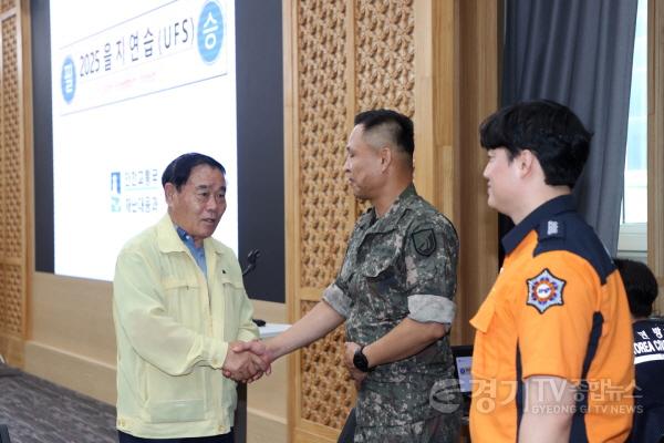 [크기변환]1.수원특례시의회 의장단, 을지연습장 방문해 근무자 격려.jpg