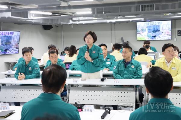 [크기변환]250818 교육행정위원회, 을지훈련 상황실 근무자 격려 방문.jpg