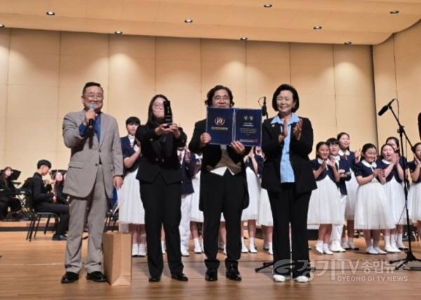 [크기변환]250818 정윤경 부의장, 제10회 대한민국청소년교향악축제 자문위원 추대 (2).jpg