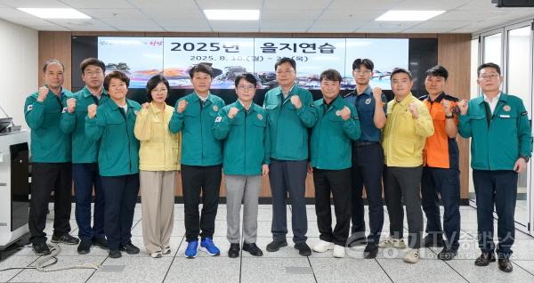 [크기변환][사진자료] 하남시의회, 8월 19일 ‘2025년 을지연습’ 전시종합상황실 방문 격려1(사진_하남시의회 제공).jpg