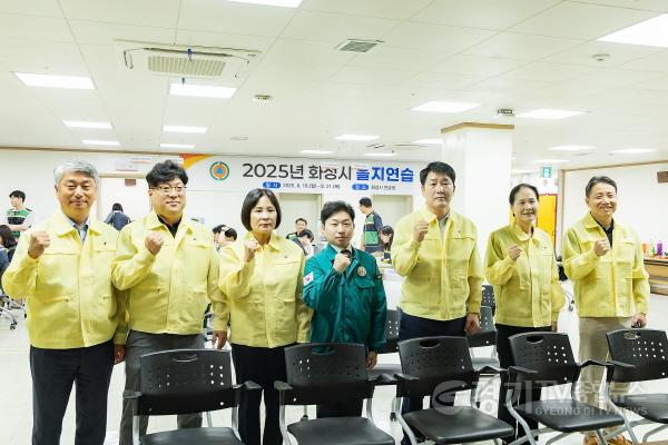 [크기변환]1.배정수 의장 및 화성특례시의회 시의원 을지연습장 방문기념.jpg