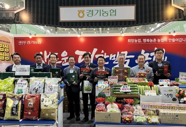 [크기변환]250822 방성환 의원, ‘2025 전국8도 로컬푸드 박람회’ 개막식 참석 (1).jpg