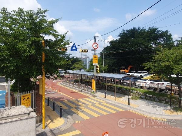 [크기변환]4-1. 용인특례시 수지구 소현초등학교 등하굣길의 캐노피를 복구했다.jpg