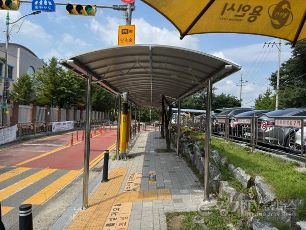 [크기변환]4-2. 용인특례시 수지구 소현초등학교 등하굣길의 캐노피를 복구했다.jpg