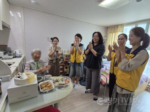 [크기변환]6-1. 기흥구 동백3동 지역사회보장협의체는 독거어르신 대상 찾아가는 생신상을 지원했다.jpg