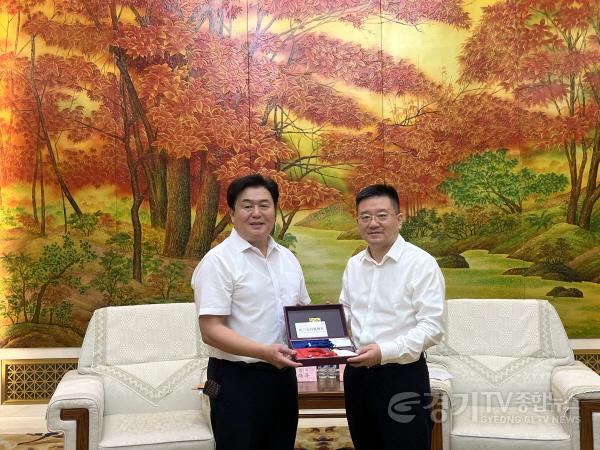 [크기변환]사진1_임병택 시흥시장과 왕길 길림시장.jpg