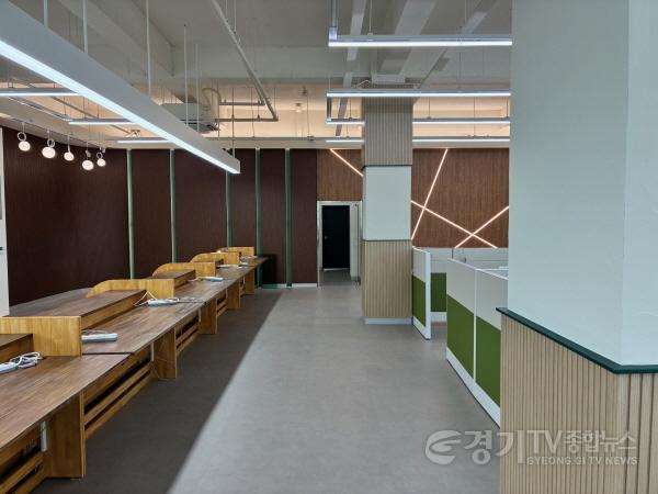 [크기변환]4-2. 용인특례시는 22일 모현읍 행정복지센터 1층 민원실을 리모델링하고 25일부터 개방한다.jpg