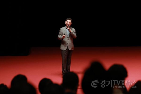 [크기변환]6-3. 이상일 용인특례시장은 26일 용인대학교에서 교직원 300여명을 대상으로 미술 특강을 진행했다.jpg