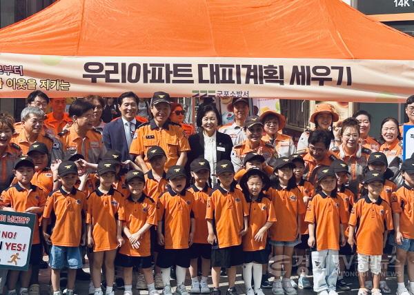[크기변환]250829 정윤경 부의장, 군포소방서 안전환경의 날 캠페인 동참...깨끗한 환경이 곧 안전의 출발점 강조 (2).jpg