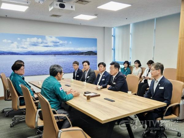 [크기변환]01-3 강릉시 물맑은양평수 긴급 지원.jpg