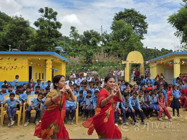 [크기변환]1-2. 수원시, WTA·미스터토일렛심재덕기념사업회와 네팔 스리 암바리에 ‘수원화장실’ 건립.jpg